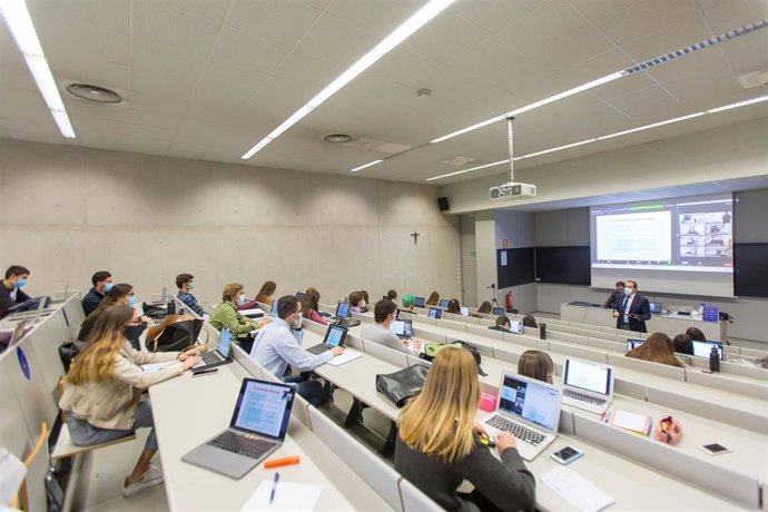 Archivo - Los grados de Periodismo y Comunicación Audiovisual de la Facultad de Comunicación de la Universidad de Navarra se sitúan en el primer puesto del ranking.