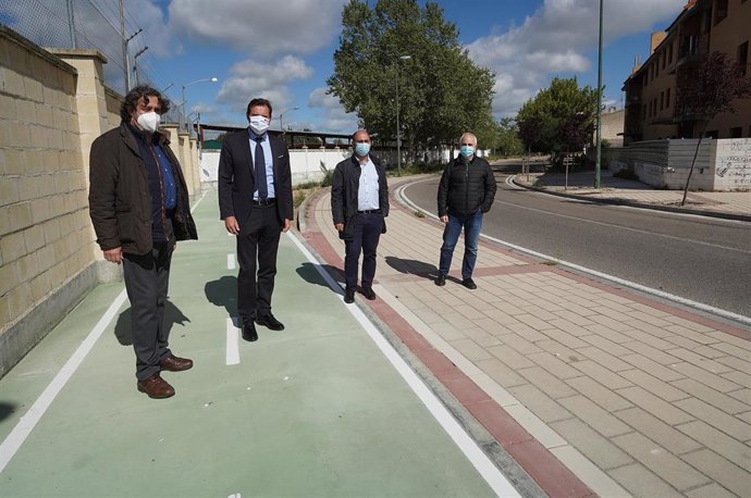 Puente inaugura el nuevo tramo de carril bici en San Isidro.