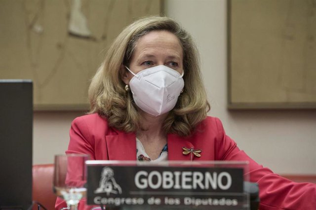 La vicepresidenta segunda del Gobierno y ministra de Asuntos Económicos y Transformación Digital, Nadia Calviño, comparece en comisión de su departamento, en el Congreso de los Diputados, a 6 de mayo de 2021, en Madrid (España).