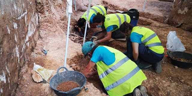 Archivo - Tareas de exhumación en el cementerio de Son Coletes (Manacor)