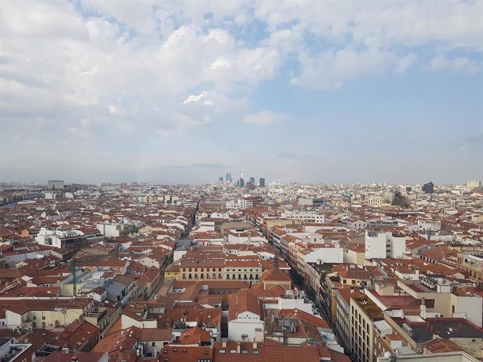 Archivo - Vista panorámica desde la Gran Vía de Madrid.