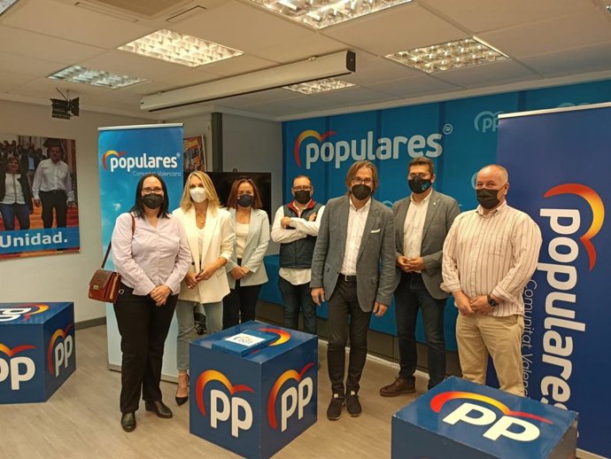 José Vicente Anaya con miembros de su candidatura