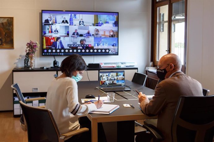 El consejero Ciriza y la directora Miranda, durante la Conferencia sectorial de Transporte.