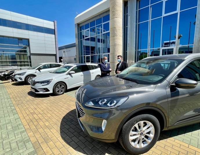El subdelegado del Gobierno en Cádiz, José Pacheco, en la entrega de 14 vehículos sin emisiones para organismos de la Administración General del Estado.
