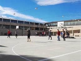Archivo - Cvirus.- Ascienden a 140 las aulas clausuradas por positivos en Euskadi, el 0,8% del total