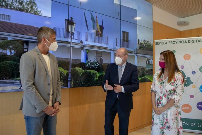 Villalobos, con el presidente de la ELA Marismillas, en la Diputación