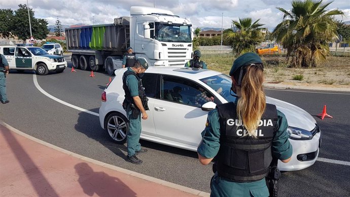 La Guardia Civil mantiene los controles y la vigilancia para prevenir la expansión de la Covid-19
