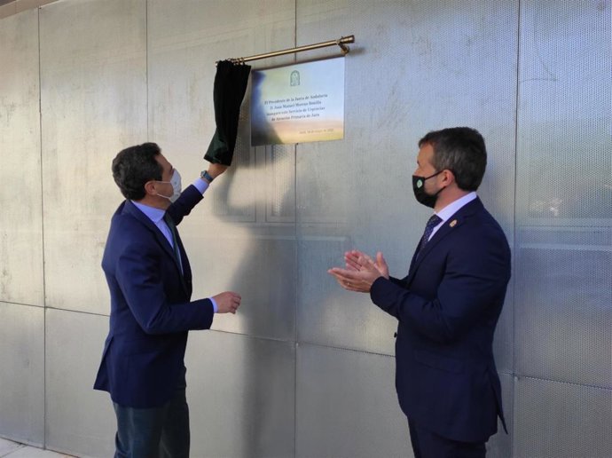 Juanma Moreno y Julio Millán durante la inauguración de las urgencias del centro de salud Bulevar