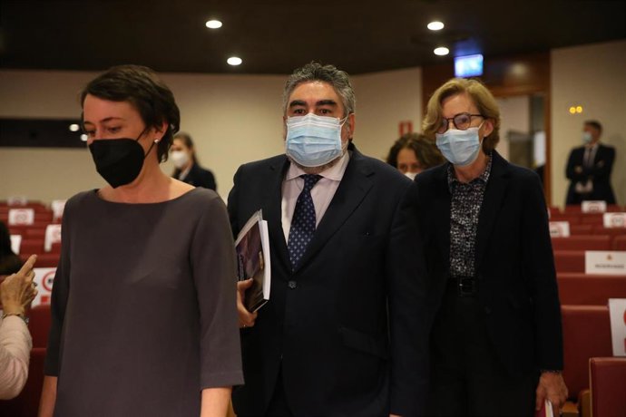 El ministro de Cultura y Deporte, José Manuel Rodríguez Uribes; y la directora general de Bellas Artes, María Dolores Jiménez-Blanco, en la presentación de las medidas para el Plan de recuperación, transformación y resiliencia