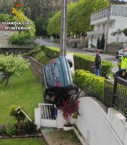 El vehículo tras sufrir una salida de vía