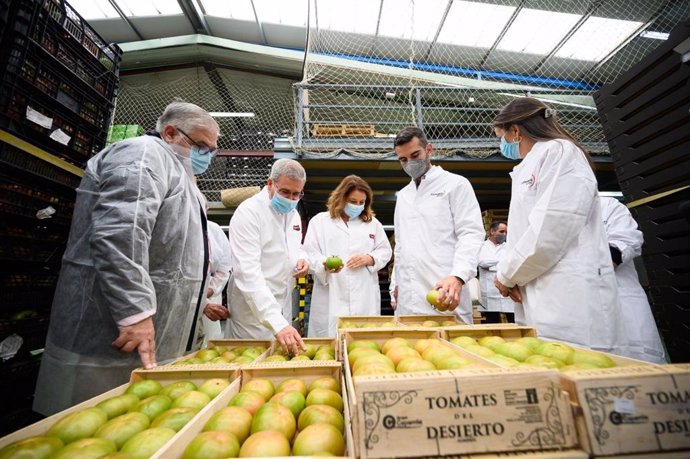 La consejera de Agricultura, Carmen Crespo, visita las instalaciones de Grupo Caparrós