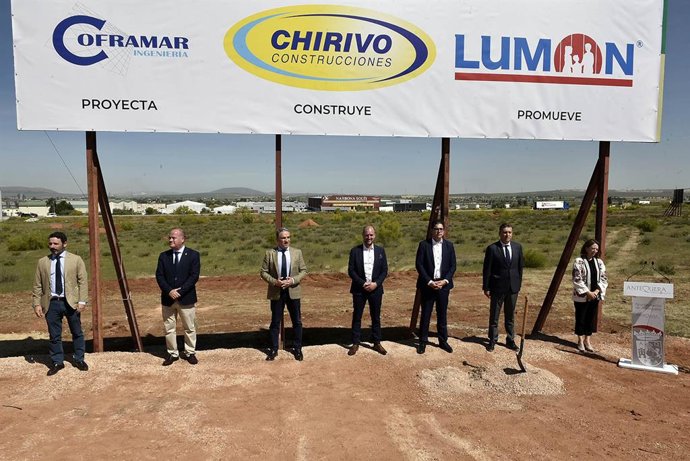 Acto de colocación de la primera piedra de la nueva fábrica de Lumon en Antequera (Málaga)