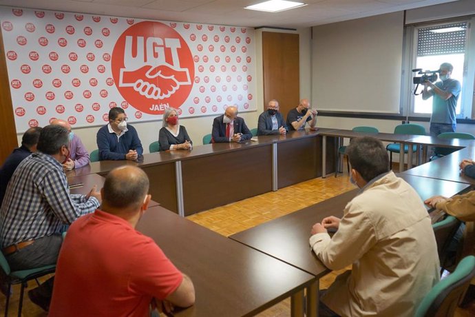 Encuentro de Luis Ángel Hierro con responsables de UGT-Jaén