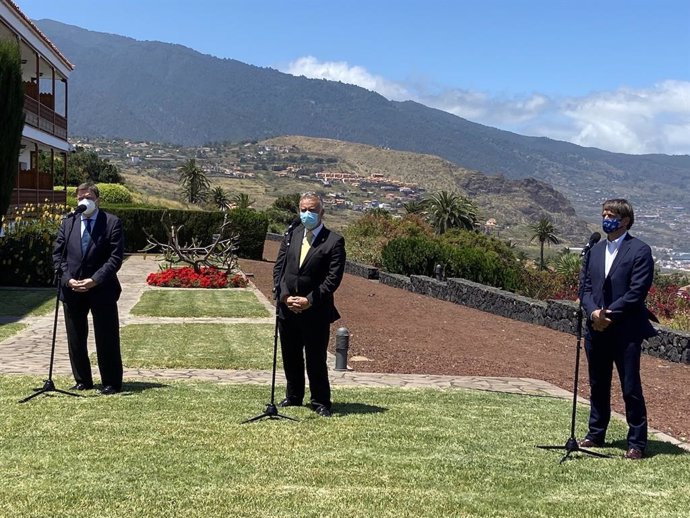 El ministro de Agricultura, Pesca y Alimentación, Luis Planas; el presidente de Canarias, Ángel Víctor Torres, y el presidente de Asprocan, Domingo Martín