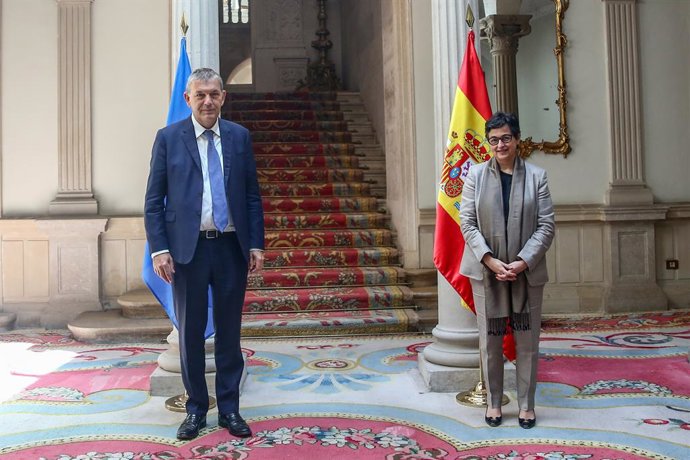 La ministra de Asuntos Exteriores, UE y Cooperación, Arancha González Laya, recibe al Comisionado General de la Agencia de Naciones Unidas para la población refugiada de Palestina en Oriente Próximo, Philippe Lazzarini, a 14 de mayo de 2021, en Madrid (