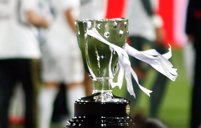 Trofeo del Campeonato Nacional de Liga de la temporada pasada