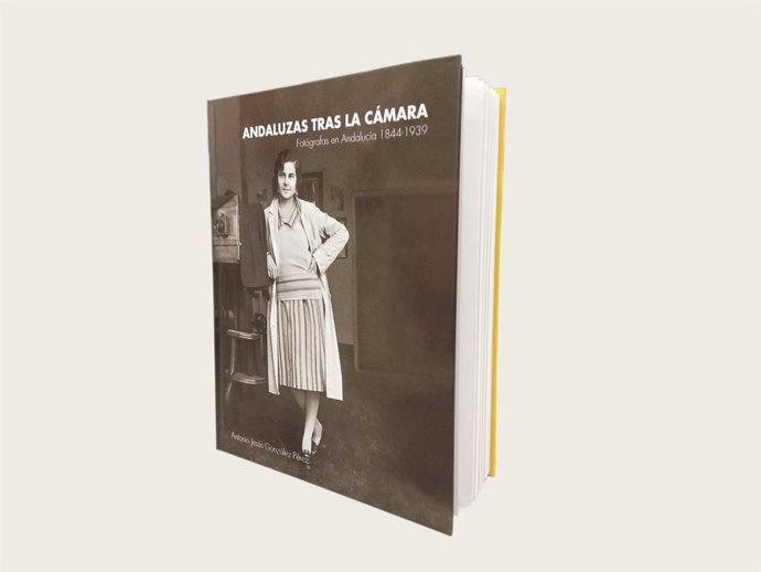 El libro 'Andaluzas tras la cámara. Fotógrafas en Andalucía 1844-1939'