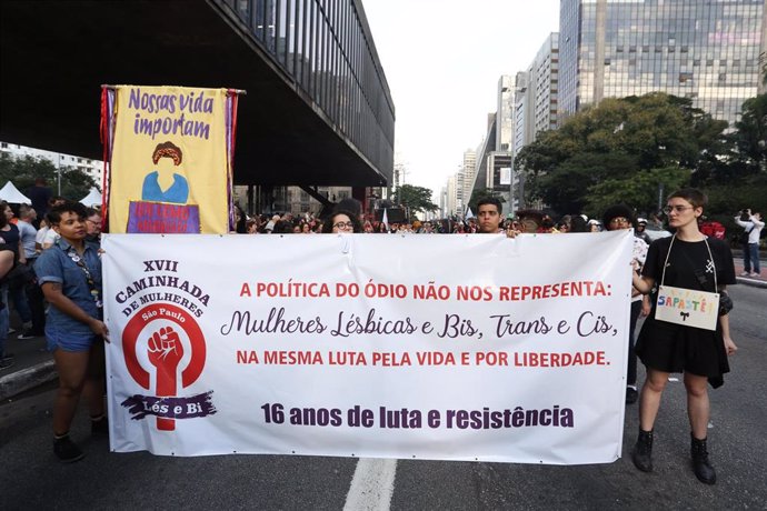 Manifestación contra la violencia ejercida contra las mujeres y la comunidad LGTBI en Brasil