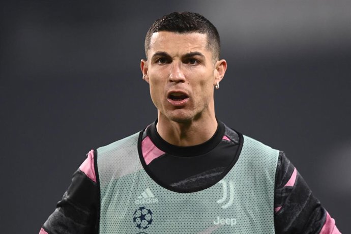 Archivo - Cristiano Ronaldo en un calentamiento con la Juventus