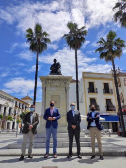 Visita a la estatua de Elio Antonio