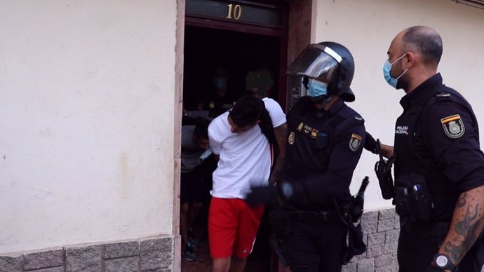 Detención tras una reyerta multitudinaria en Alicante
