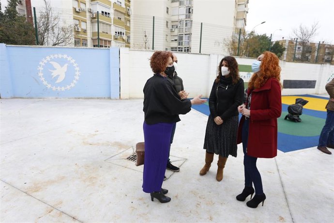 Ayuntamiento licita obras en el patio y la adaptación de la portería del CEIP Pío XII del distrito Macarena