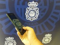 Sorprenden en Granada a un varón con una moto robada y le intervienen un teléfono sustraído una hora antes