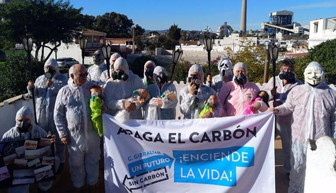 Ecologistas protestando en Los Barrios en una imagen de archivo