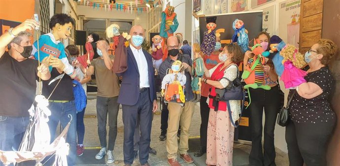 'Cris, Pequeña Valiente' De La Compañía El Espejo Negro Inaugura La Nueva Edición De La Feria Del Títere De Sevilla