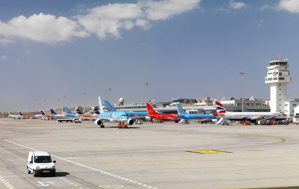 Archivo - Aeropuerto de Tenerife Sur