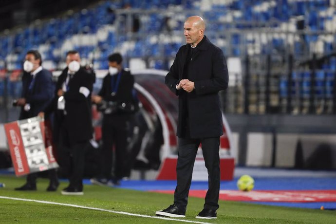 09 May 2021, Spain, Madrid: Real Madrid coach Zinedine Zidane stands on the touchline during the Spanish Primera Division soccer match between Real Madrid and Sevilla FC at Estadio Alfredo Di Stefano. Photo: -/DAX via ZUMA Wire/dpa