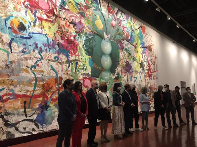 Pedro Almodóvar inaugura la muestra 'Pinturas' junto al pintor Jorge Galindo