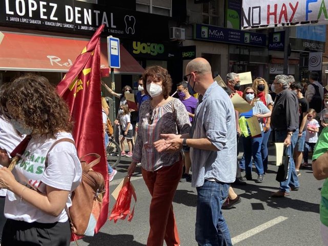 María Marín, portavoz regional de Podemos, quien ha participado en esta convocatoria junto a otros miembros del partido