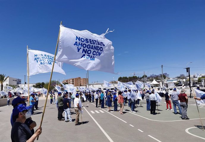 La Mesa del Agua de Almería participa en la movilización en defensa del trasvase Tajo-Segura celebrada en Huércal-Overa