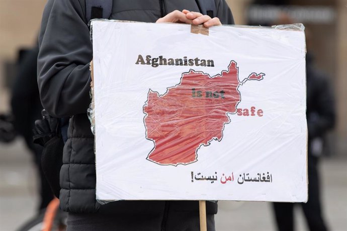 Archivo - Cartel de denuncia de la inseguridad en Afganistán