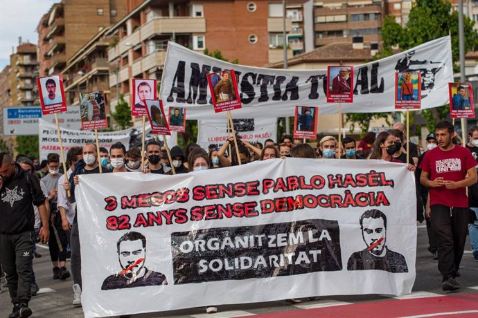 Unes 500 manifestants per Pablo Hasél a Lleida tres mesos després d'entrar a la presó