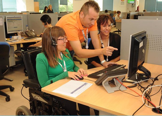 Personas con discapacidad se forman en nuevas tecnologías con Fundación ONCE