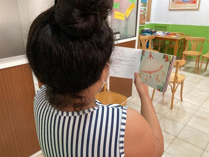 Archivo - Un total de 189 menores de Huelva se encuentran en casas de acogida.