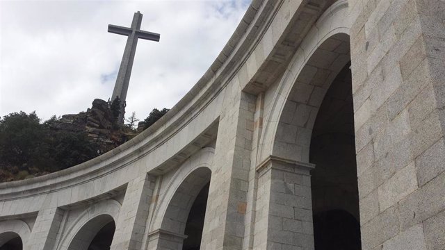 Archivo - Cruz y Basílica del Valle de los Caídos en San Lorenzo de El Escorial (Madrid).