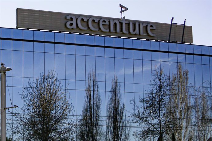 Archivo - Fachada de la sede de Accenture