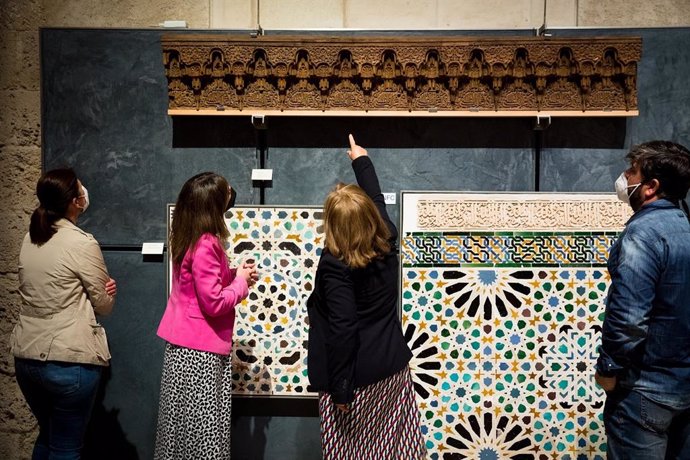 La Alhambra expone en su museo el arrocabe nazarí recuperado de la Torre de las Damas.