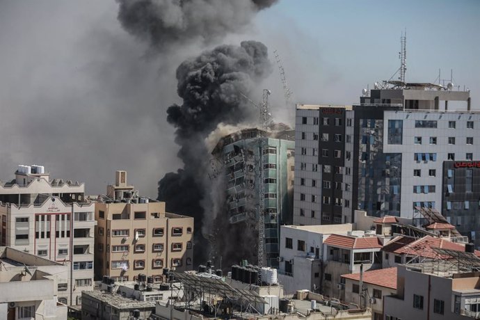 15 May 2021, Palestinian Territories, Gaza City: Smoke rise after an Israeli air-strike hits at Al-Jalaa tower, which houses apartments and several media outlets, including The Associated Press and Al Jazeera, amid the escalating flare-up of Israeli-Pal