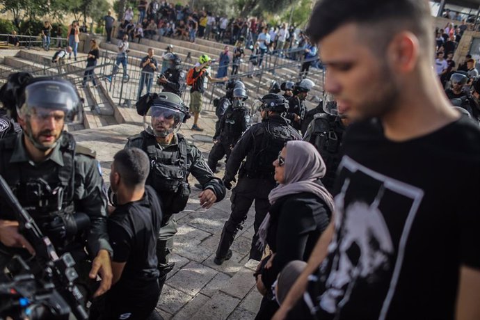10 May 2021, Israel, Jerusalem: Israeli security forces deploy at the Damascus gate, ahead of march marking Israel's 1967 takeover of the holy city of Jerusalem. Photo: Ilia Yefimovich/dpa