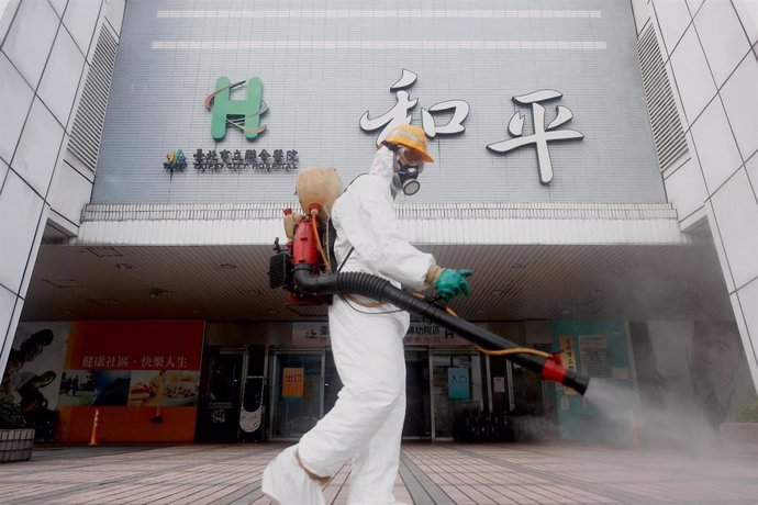 Trabajos de desinfección contra el coronavirus en Taiwán 