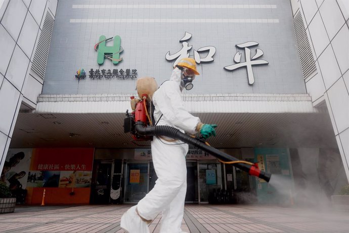 15 May 2021, Taiwan, Taipei: A Cleaner wearing a personal protective equipment disinfects areas of a hospital where Coronavirus (Covid-19) testing centers have been opened. Photo: Daniel Ceng Shou-Yi/ZUMA Wire/dpa
