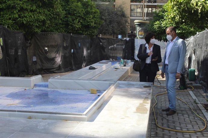 Ayuntamiento repara la Fuente de la Plaza Flor del Olivo