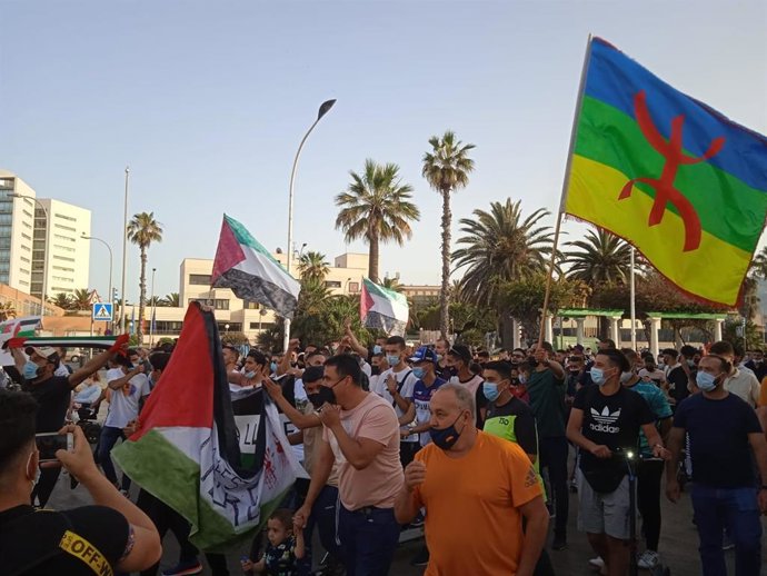 Cientos de personas se concentran en Melilla para denunciar "la masacre de Israel en Palestina"