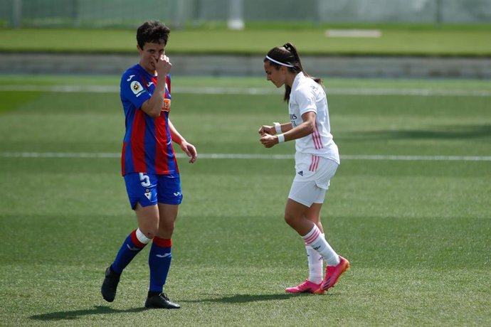 Marta Cardona celebra su gol en el Real Madrid-Eibar de la Primera Iberdrola 2020-2021