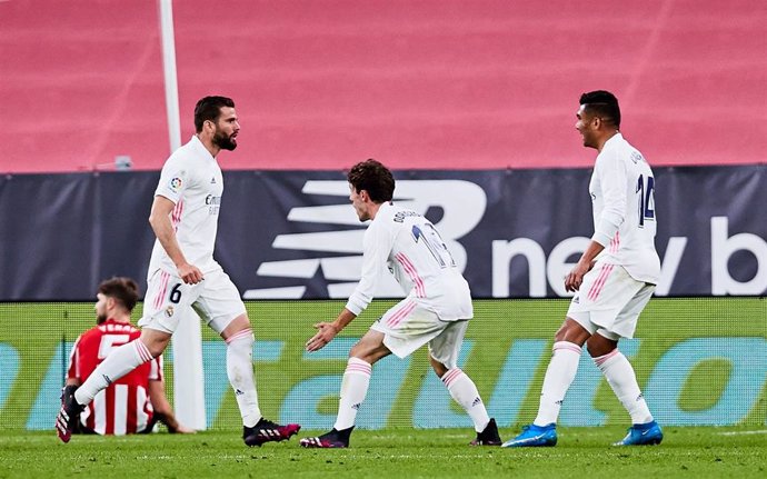 Nacho Fernaádez celebra su gol ante el Athletic con Odriozola y Casemiro