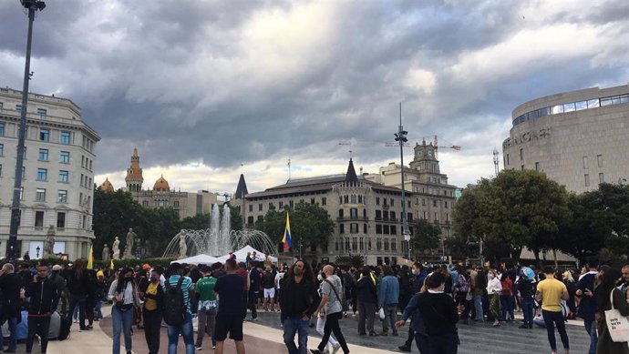 Concentración en Barcelona para condenar las muertes en Colombia